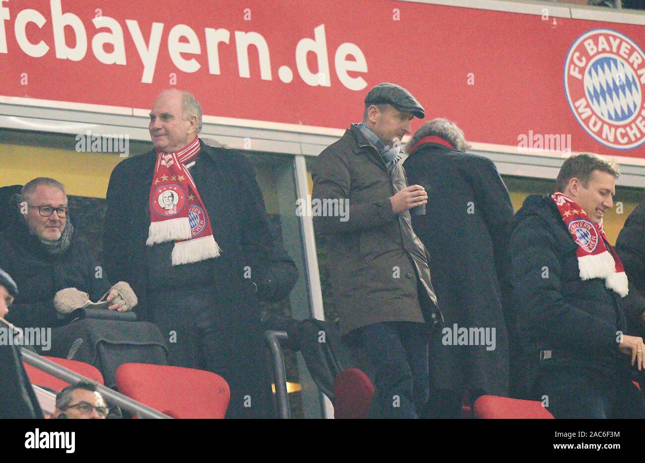 München, Deutschland. 30. Nov 2019. Fußball FC Bayern München - Leverkusen, München, 30. November 2019. Uli Hoeneß (ehemaliger FCB-Präsident), Herbert Diess, VW-Manager, Vorsitzender des Vorstands der Volkswagen AG, Vorsitzender des Aufsichtsrats der Skoda und Audi und Mitglied des Aufsichtsrats der Infineon, FC BAYERN MÜNCHEN - Bayer 04 Leverkusen 1-2-DFL-Bestimmungen verbieten die Verwendung von Fotografien als BILDSEQUENZEN und/oder quasi-VIDEO - 1. Deutsche Fussball Liga, München, 30. November 2019 Saison 2019/2020, Spieltag 13, FCB, München © Peter Schatz/Alamy leben Nachrichten Stockfoto