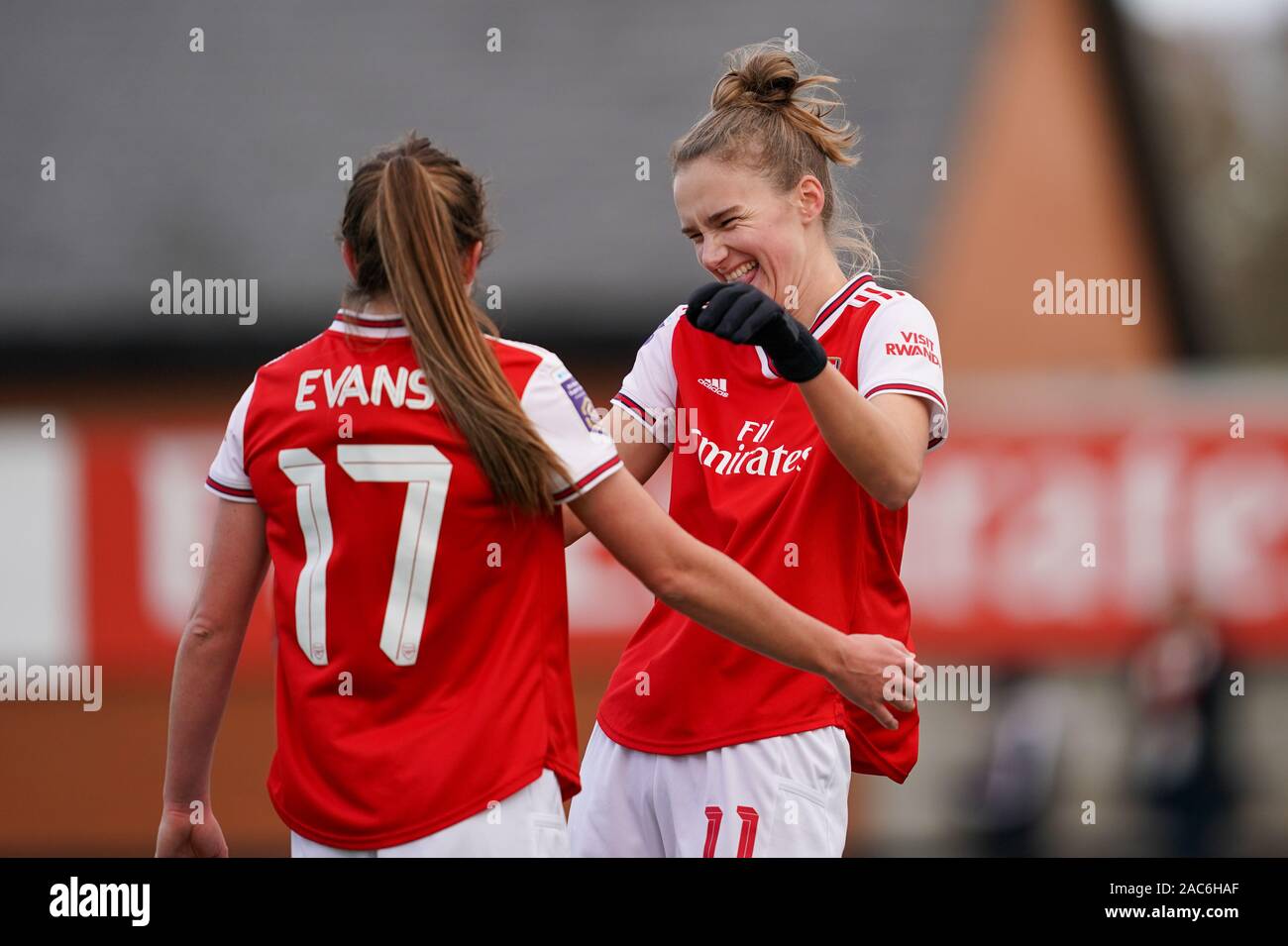 Borehamwood, Großbritannien. 1. Dez 2019. Vivianne Miedema von Arsenal feiert ihren Hut - Trick mit ihre teamkollegin Lisa Evans während der Super League Spiel der Frauen zwischen Arsenal und Bristol City an der Wiese Park in Leicester, England am 1. Dezember 2019 (Foto von Daniela Porcelli/SPP) Credit: SPP Sport Presse Foto. /Alamy leben Nachrichten Stockfoto