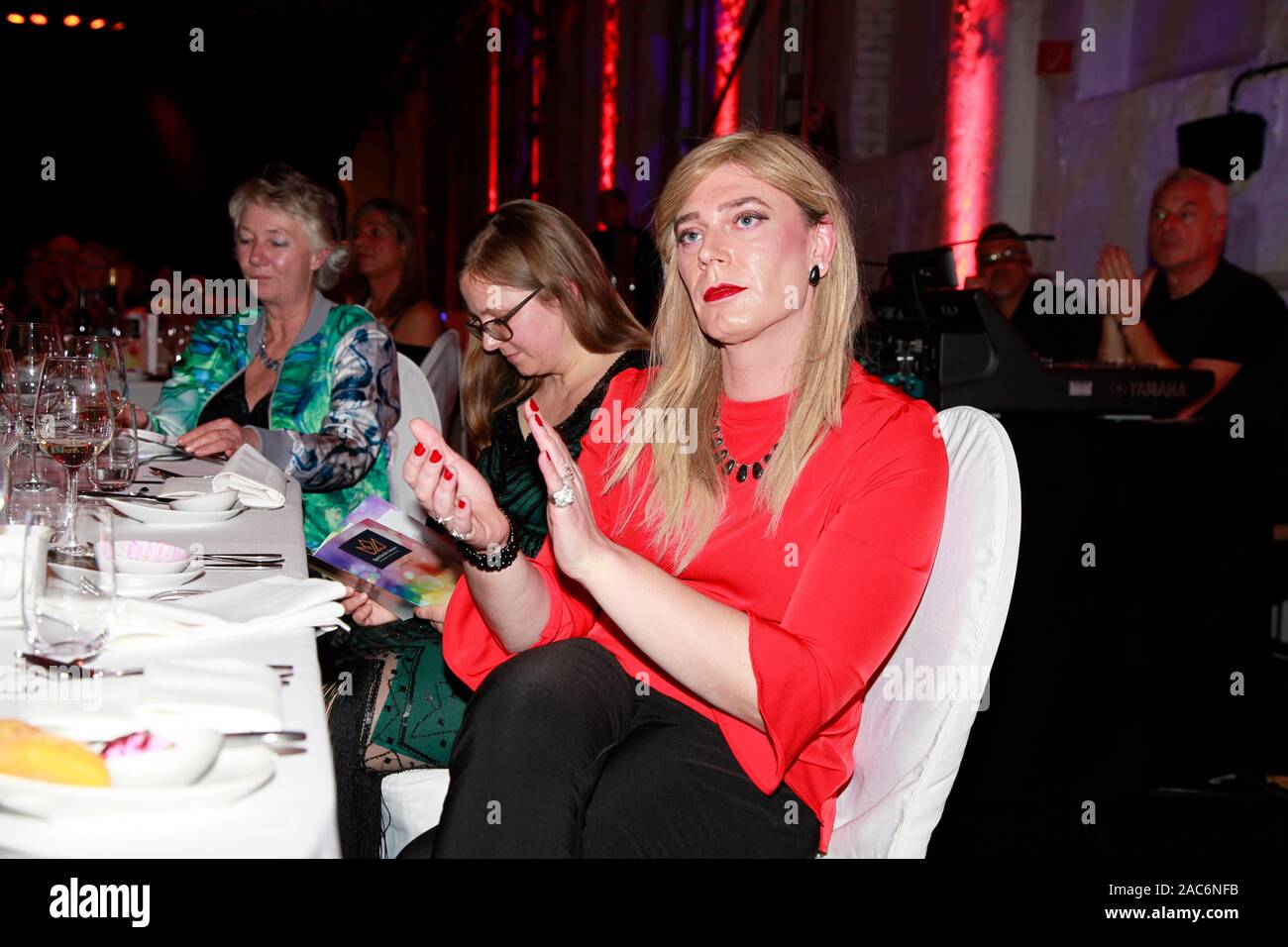 Tessa Ganserer bei der Charity Gala-SK-WelcomeHome in der Reithalle in München am 30.11.2019 Stockfoto