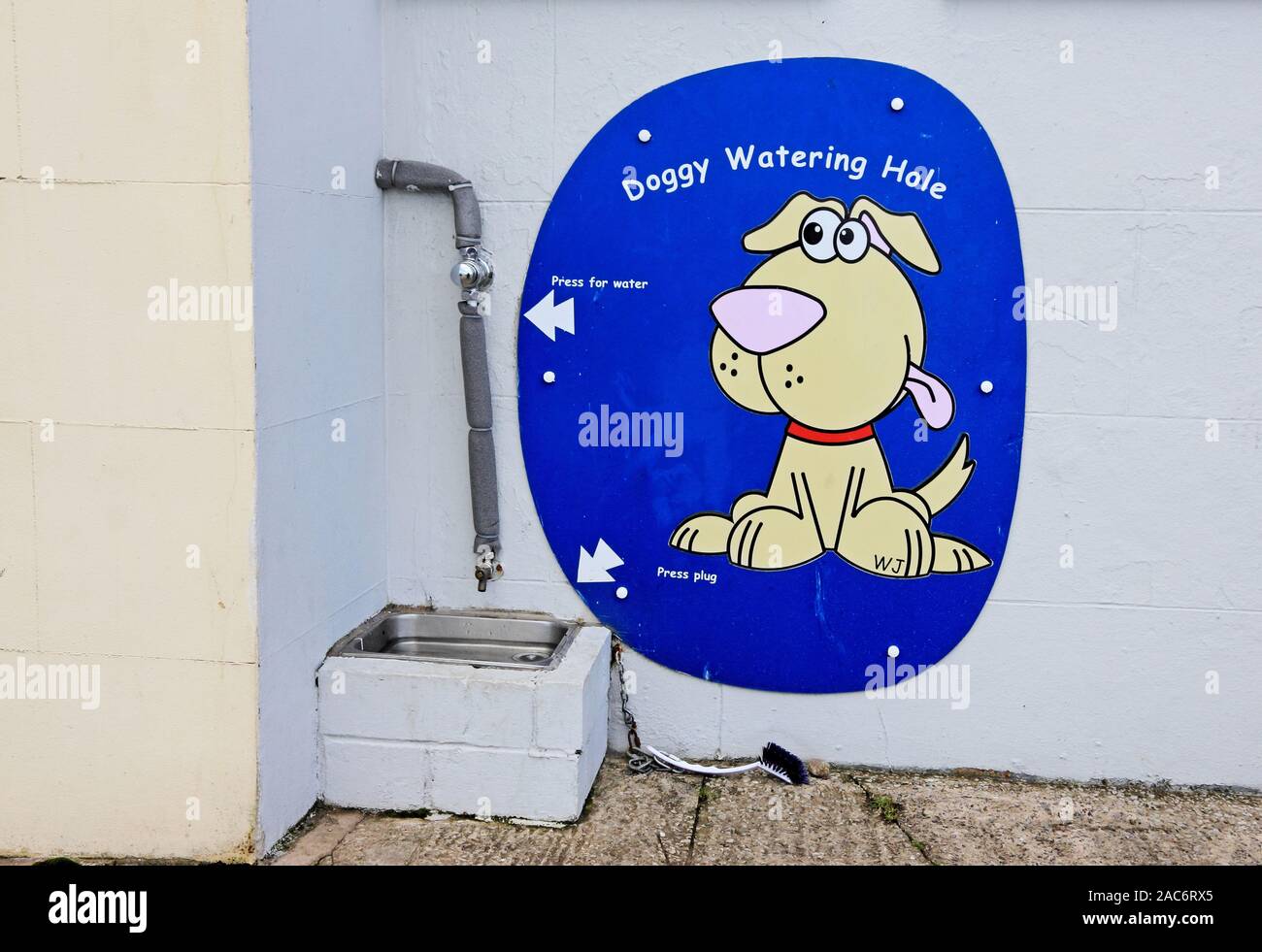 Doggy Wasserloch unterzeichnen, Gipfel, Great Orme, Llandudno Stockfoto