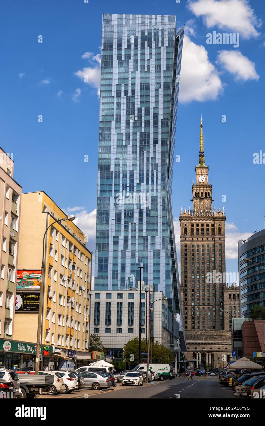 Złota 44 Wolkenkratzer, luxuriöse Wohnturm und Palast der Kultur und Wissenschaft in der Stadt Warschau in Polen Stockfoto