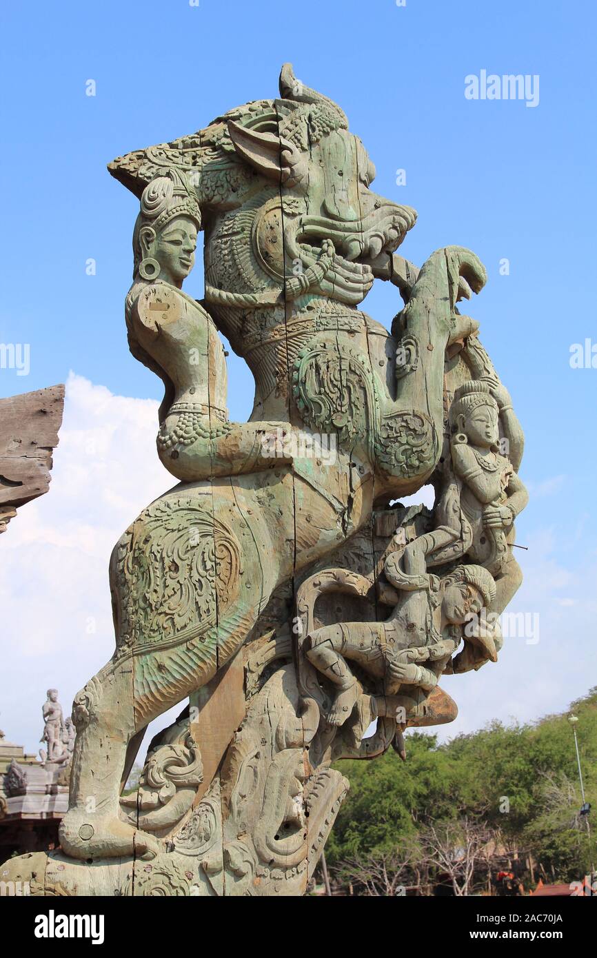 Schnitzerei am Tempel Heiligtum der Wahrheit in Pattaya, Thailand Stockfoto