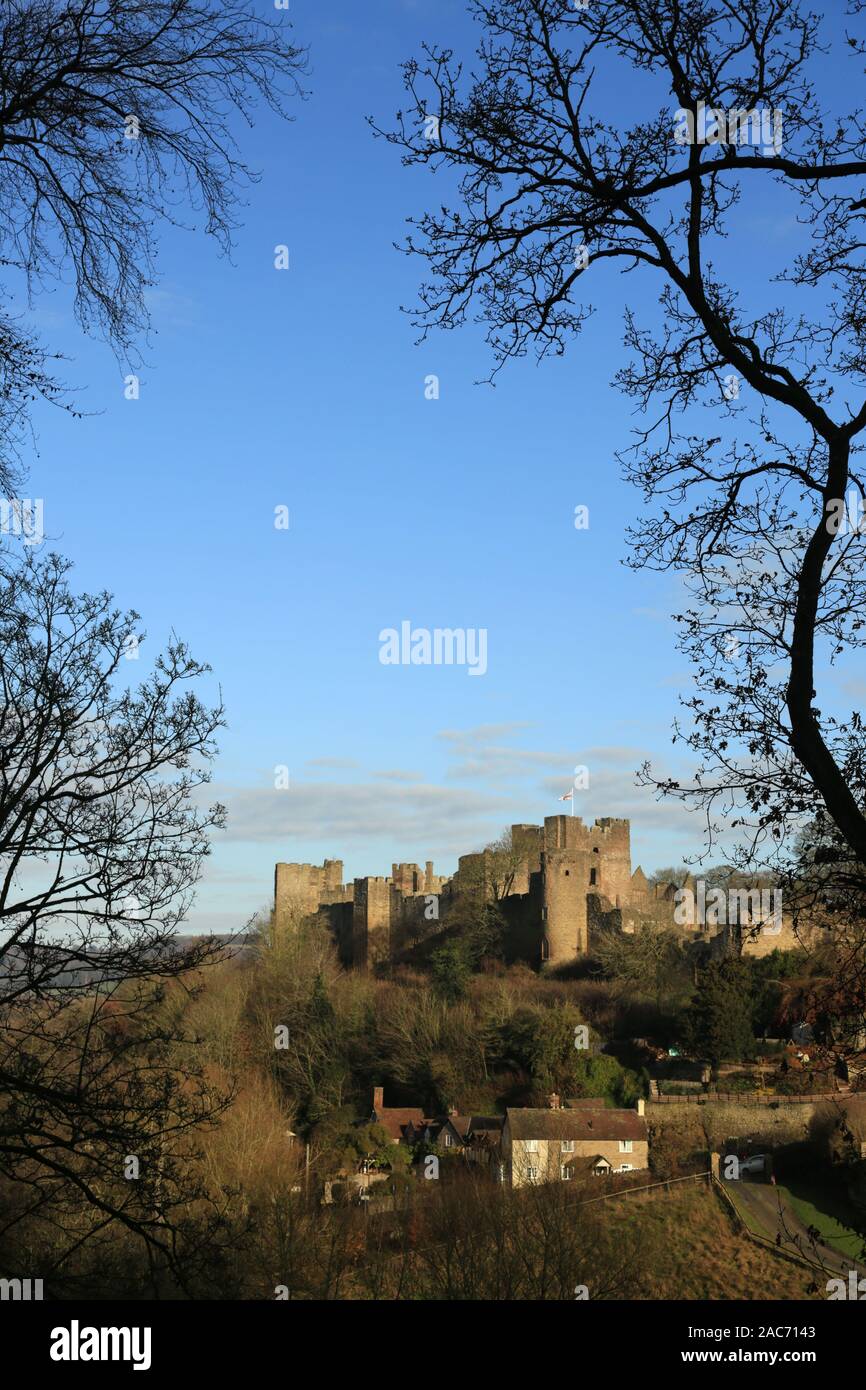 Ludlow Castle von whitcliffe Gemeinsame, Ludlow, Shropshire, England, UK gesehen. Stockfoto