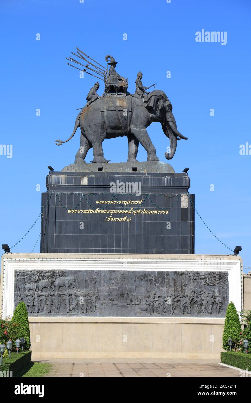 Bronzene Denkmal, Koenig Rama in Elefant, Buriram, Thailand Stockfoto