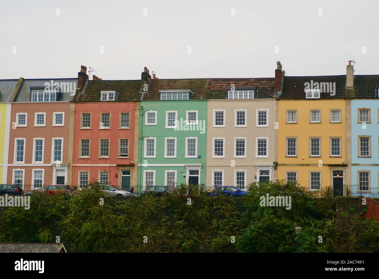 Bunte Reihe der Häuser in Bristol, England, Großbritannien Stockfoto