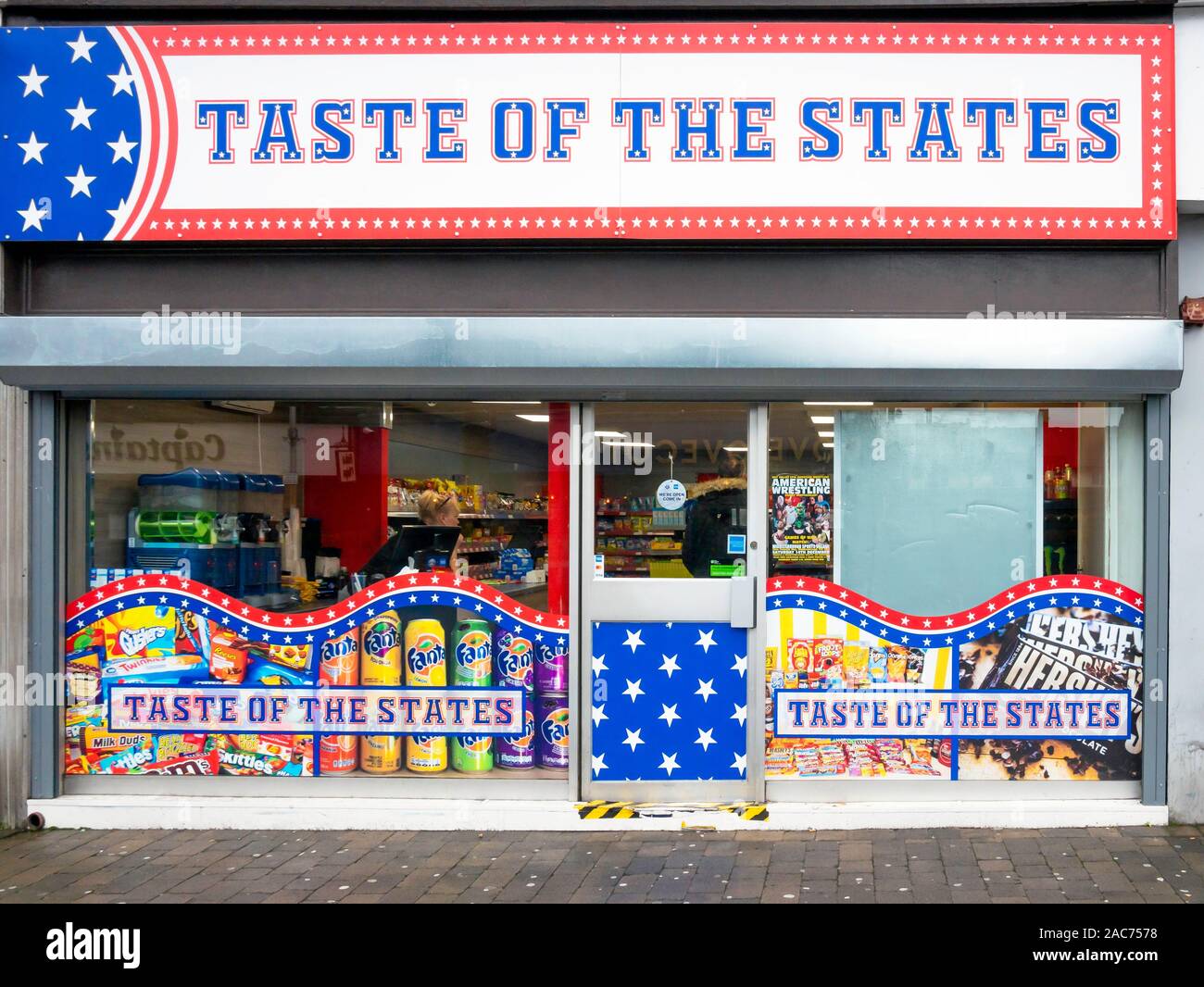Geschmack der Mitgliedstaaten ein Shop, spezialisiert auf amerikanische Süßigkeit Snacks und alkoholfreie Getränke Stockfoto