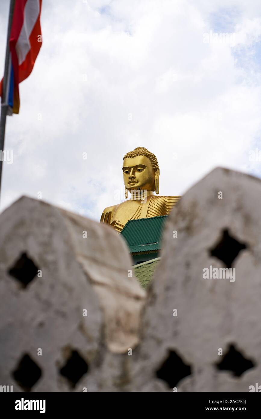 Golden Buddha bei Dambulla Rock Temple Stockfoto