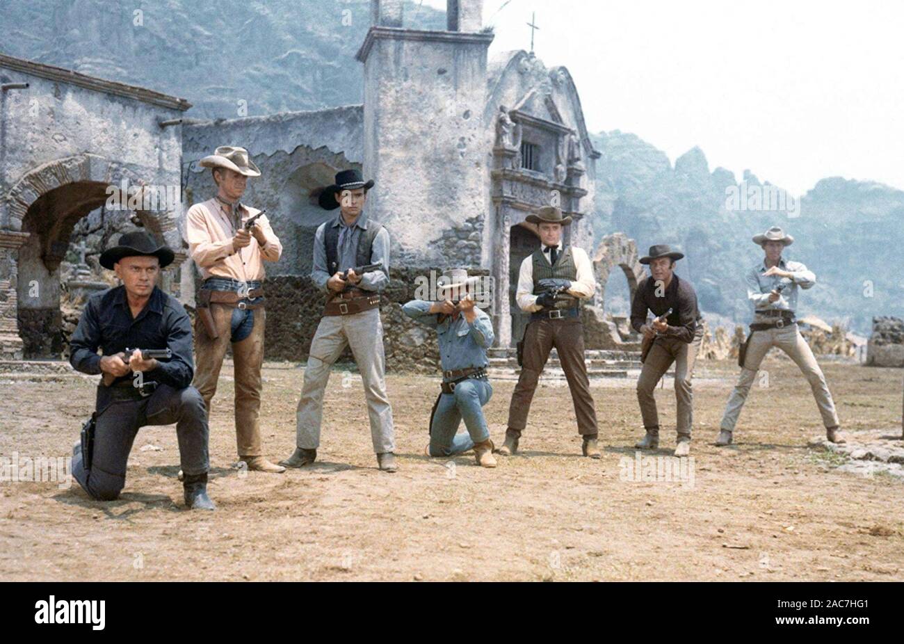 Die glorreichen Sieben 1960 United Artists Film mit Yul Brynner links neben Steve McQueen Stockfoto