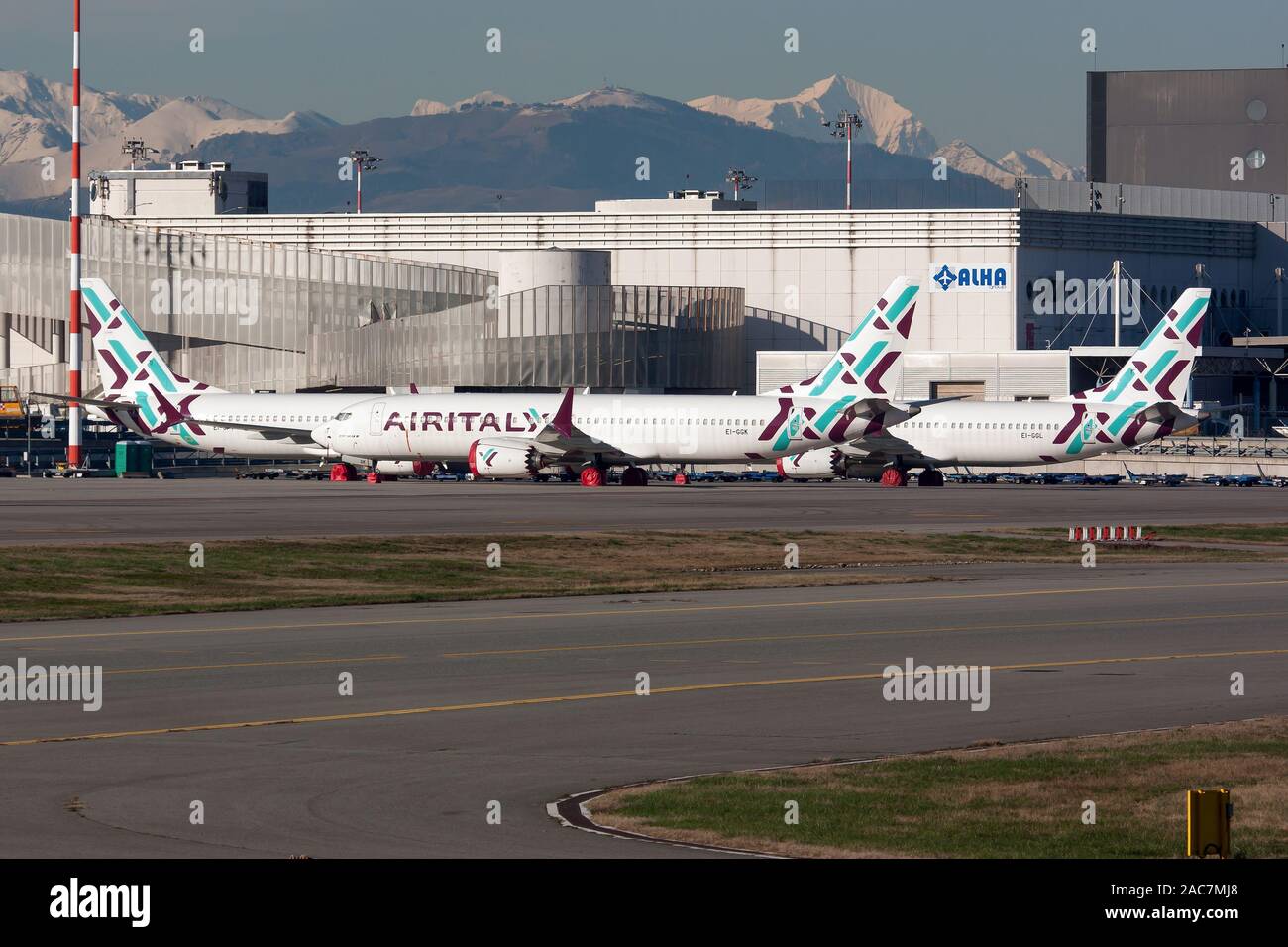 3 von Air Italien Boeing 737-800 MAX am Mailand Malpensa Flughafen nach der berühmte Erdung gespeichert. Stockfoto