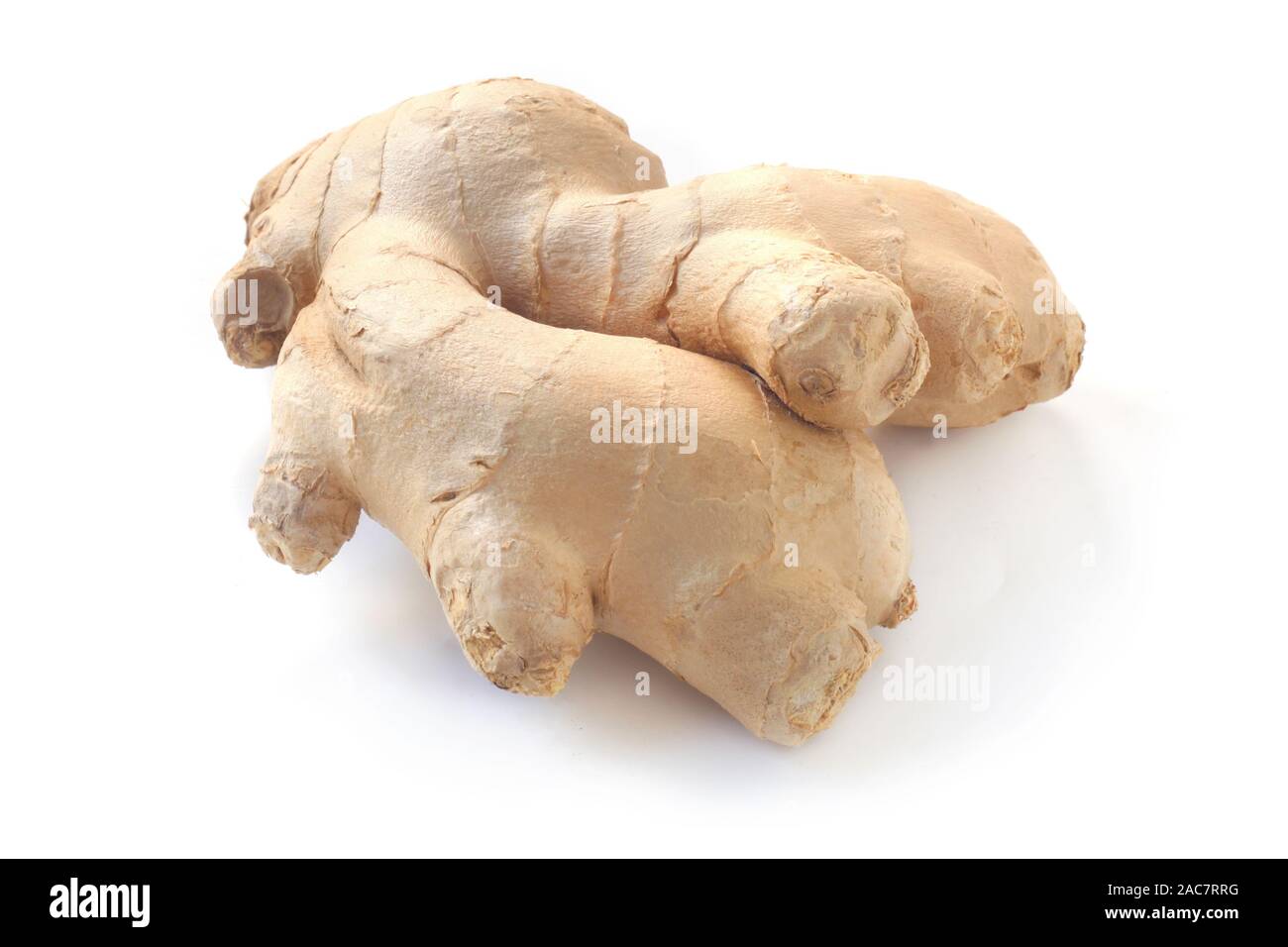 Raw Ginger isoliert auf weißem Stockfoto