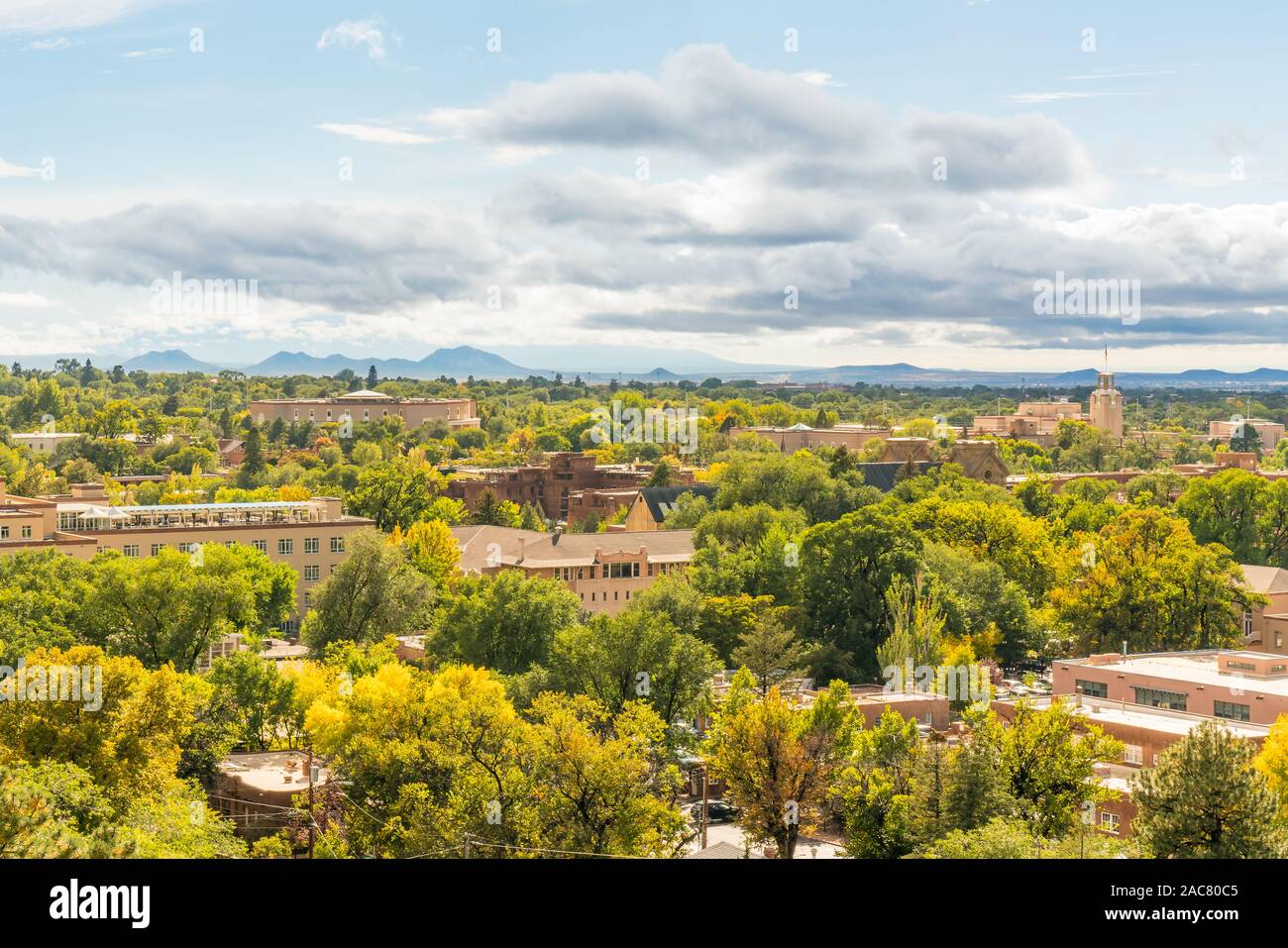 Santa Fe, New Mexico Skyline von Kreuz der Märtyrer Park Stockfoto