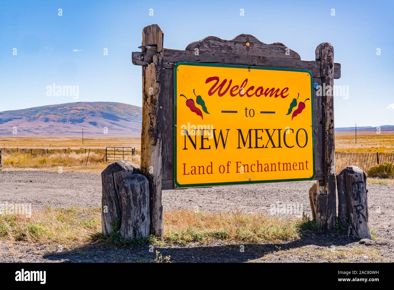 Antonito, CO - Oktober 3, 2019: Willkommen in New Mexico Schild in der Nähe des Colorado - Utah Grenze Stockfoto