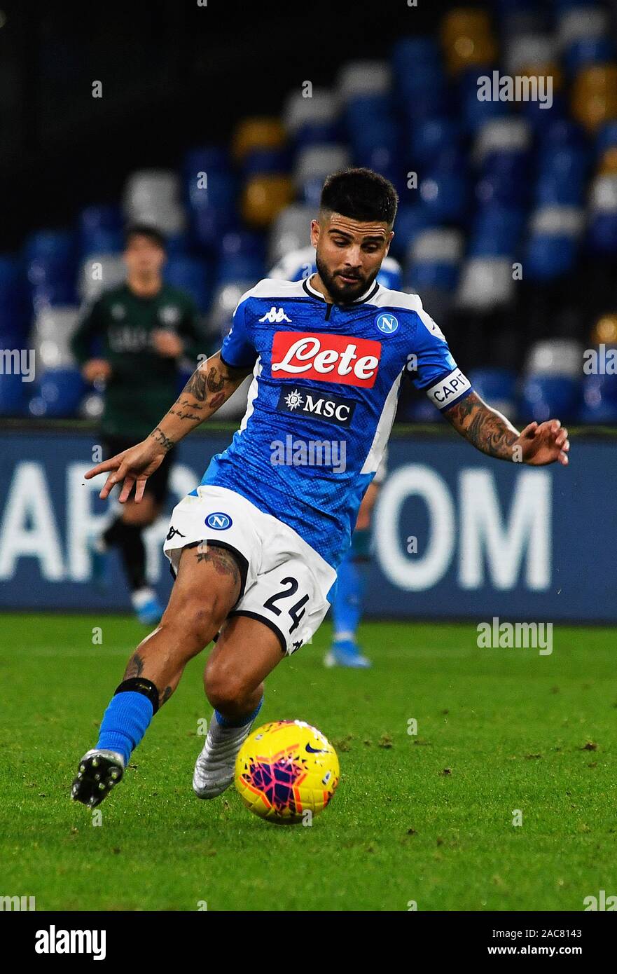 Napoli italienische Stürmer Lorenzo Insigne steuert die Kugel während der italienischen Serie A Fußballspiel SSC Neapel FC Bologna 1909 vs. Bologna gewann 2-1. Stockfoto