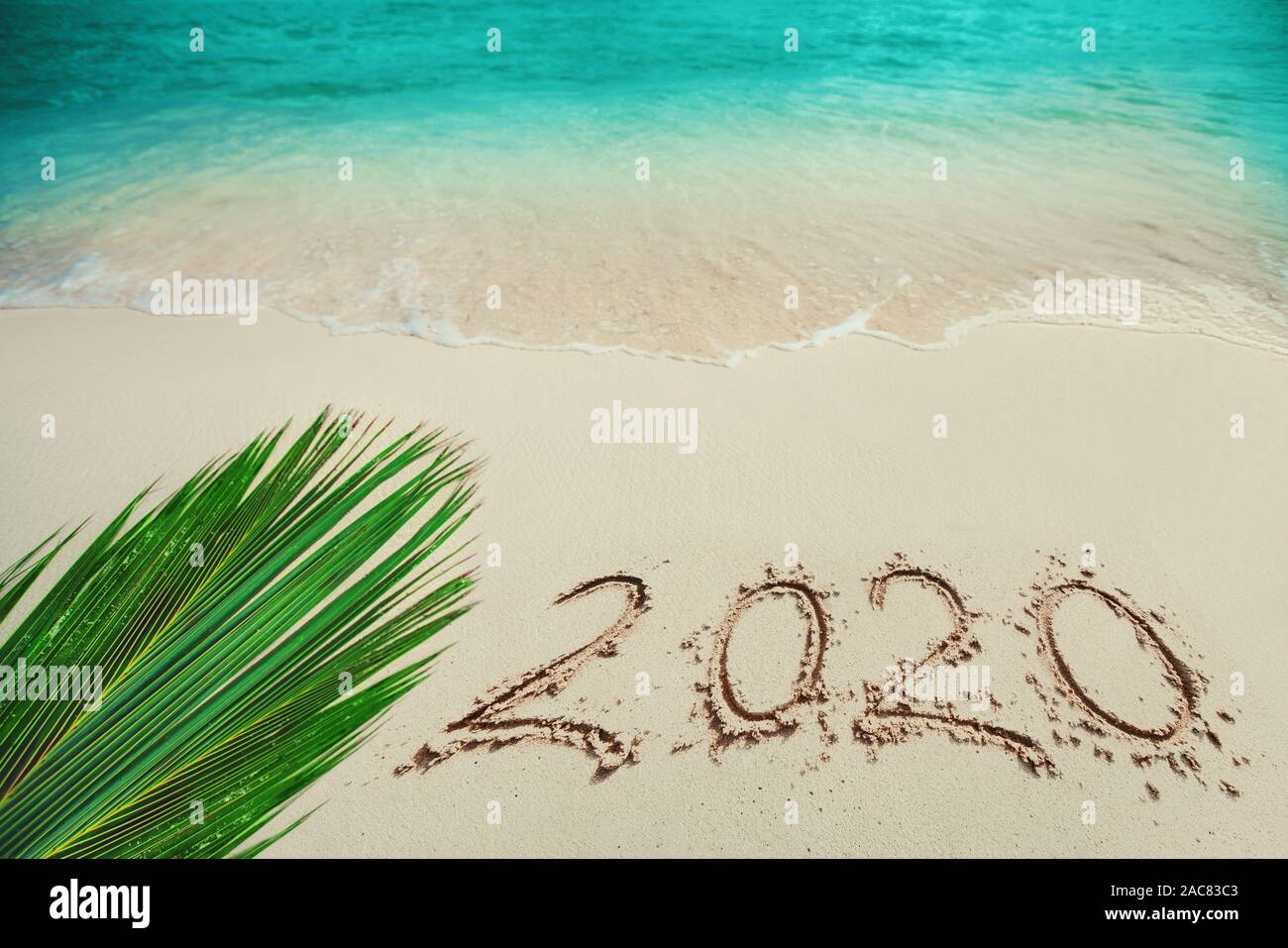 Hintergrund der Soft Blue Ocean Wave auf Sandstrand.. Stockfoto