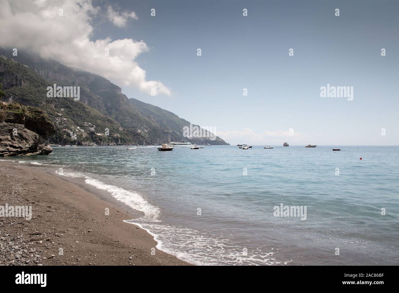 Strand in der alten schönen italienischen Küstenorte Positano in Italien Stockfoto