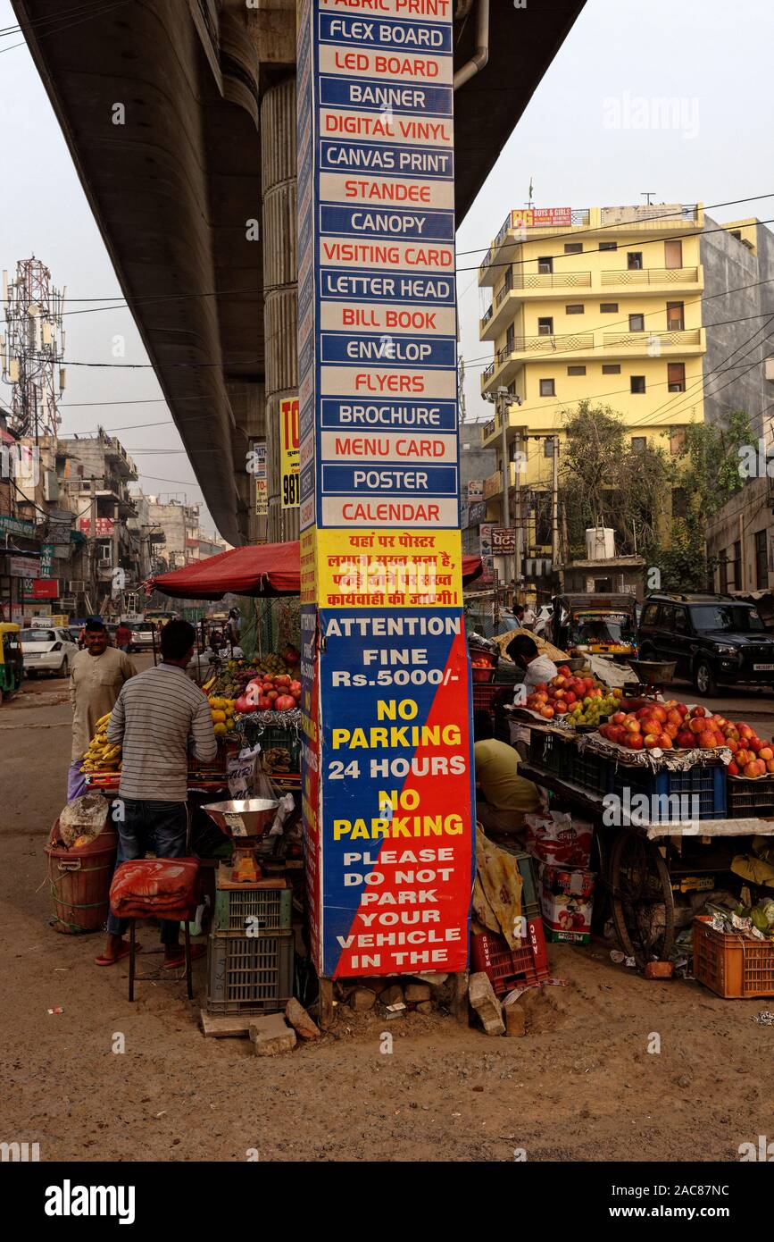 Sikandarpur Dorf, hauptsächlich unter und neben der Delhi-Schnellbahn, Gurgaon, Indien Stockfoto