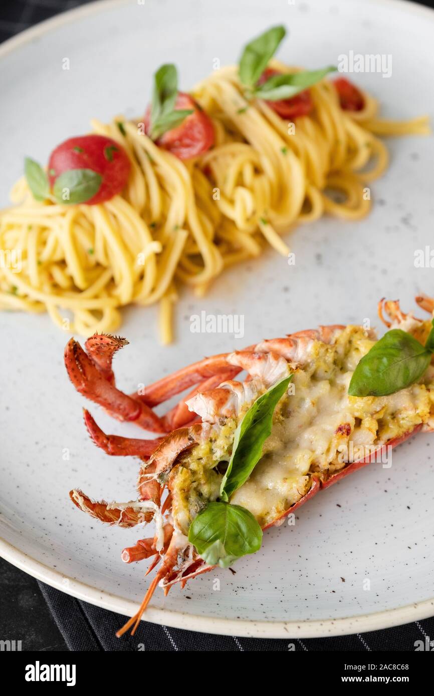 Nudeln mit Hummer. Stockfoto