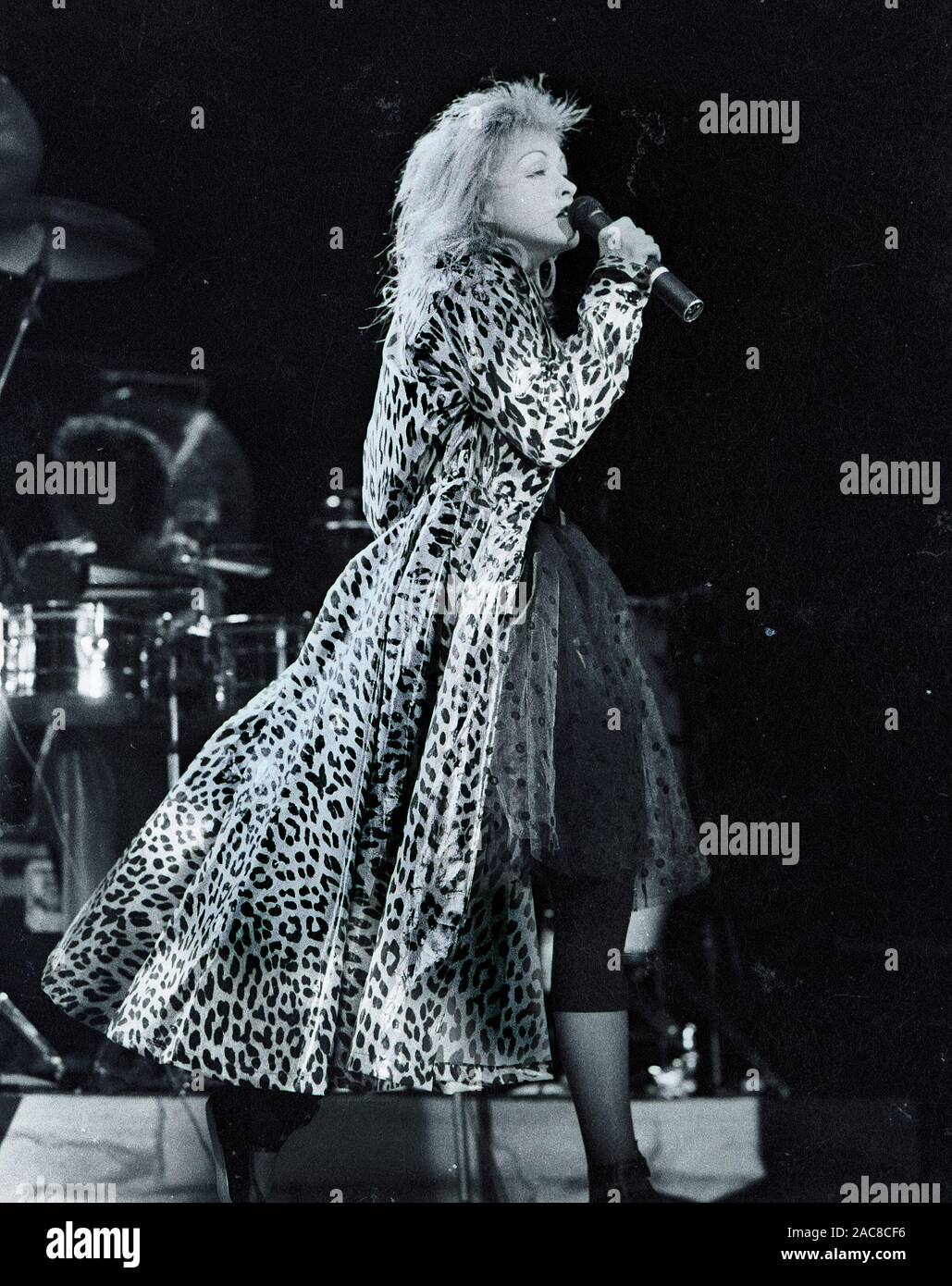Cyndi Lauper Singen im "True Colors" Tour Konzert am Worcester Centruim in Worcester, Ma USA 1980 Foto's von Bill belknap Stockfoto