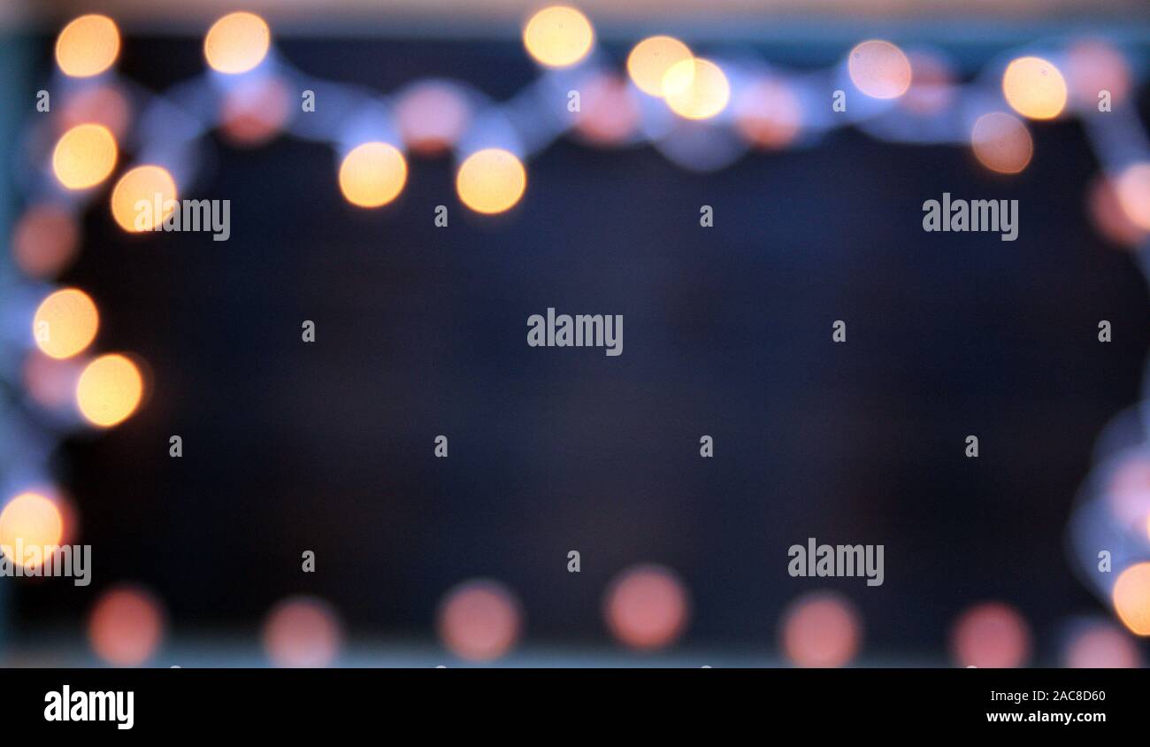 Leuchtendes Licht unscharf an verschwommenen Kanten. Um einen schwarzen Frauen Hintergrund. Stockfoto