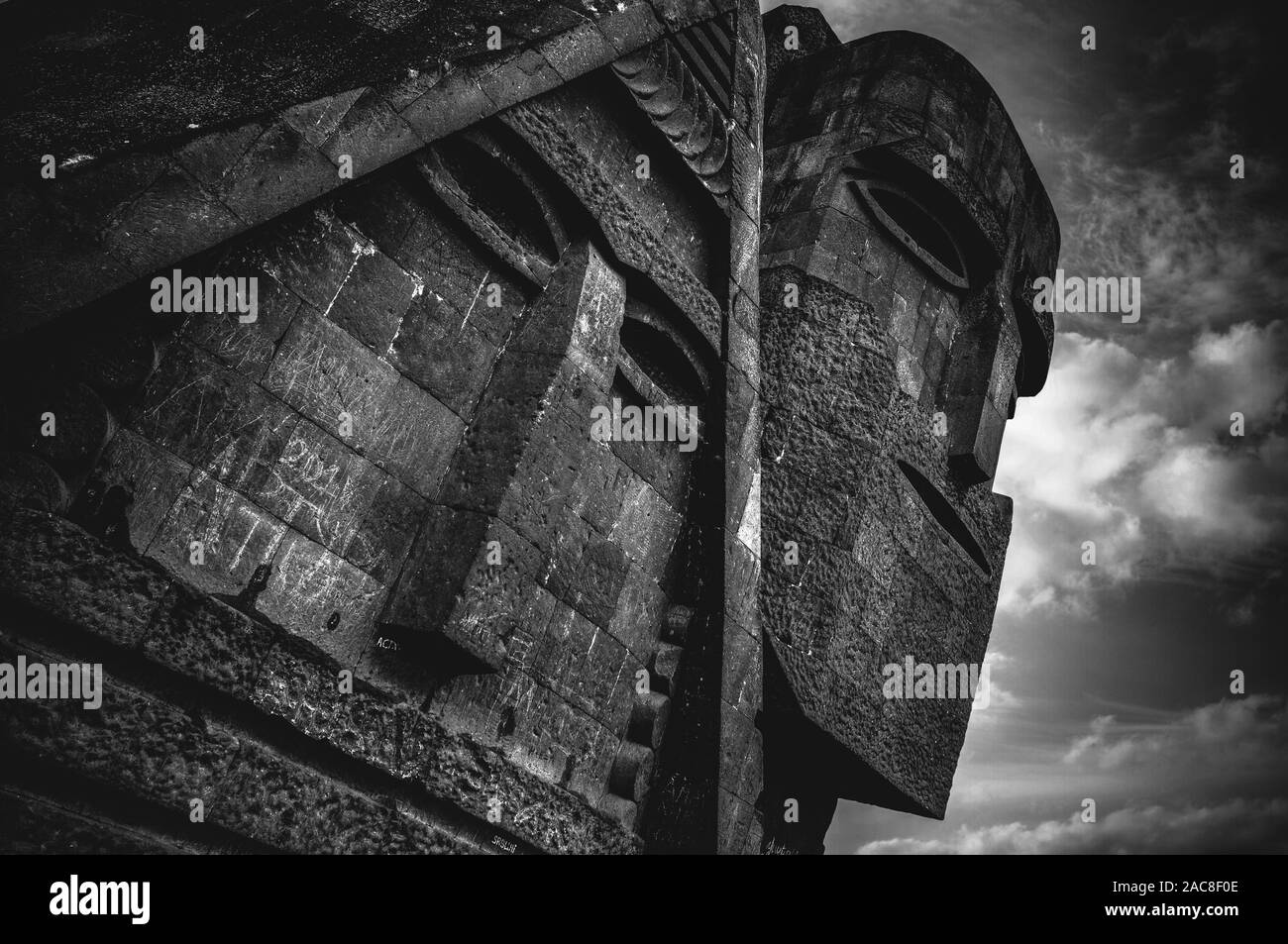 Wir sind unsere Berge' ist ein großes Monument nördlich von Stepanakert, der Hauptstadt der Republik Arzach. Stockfoto