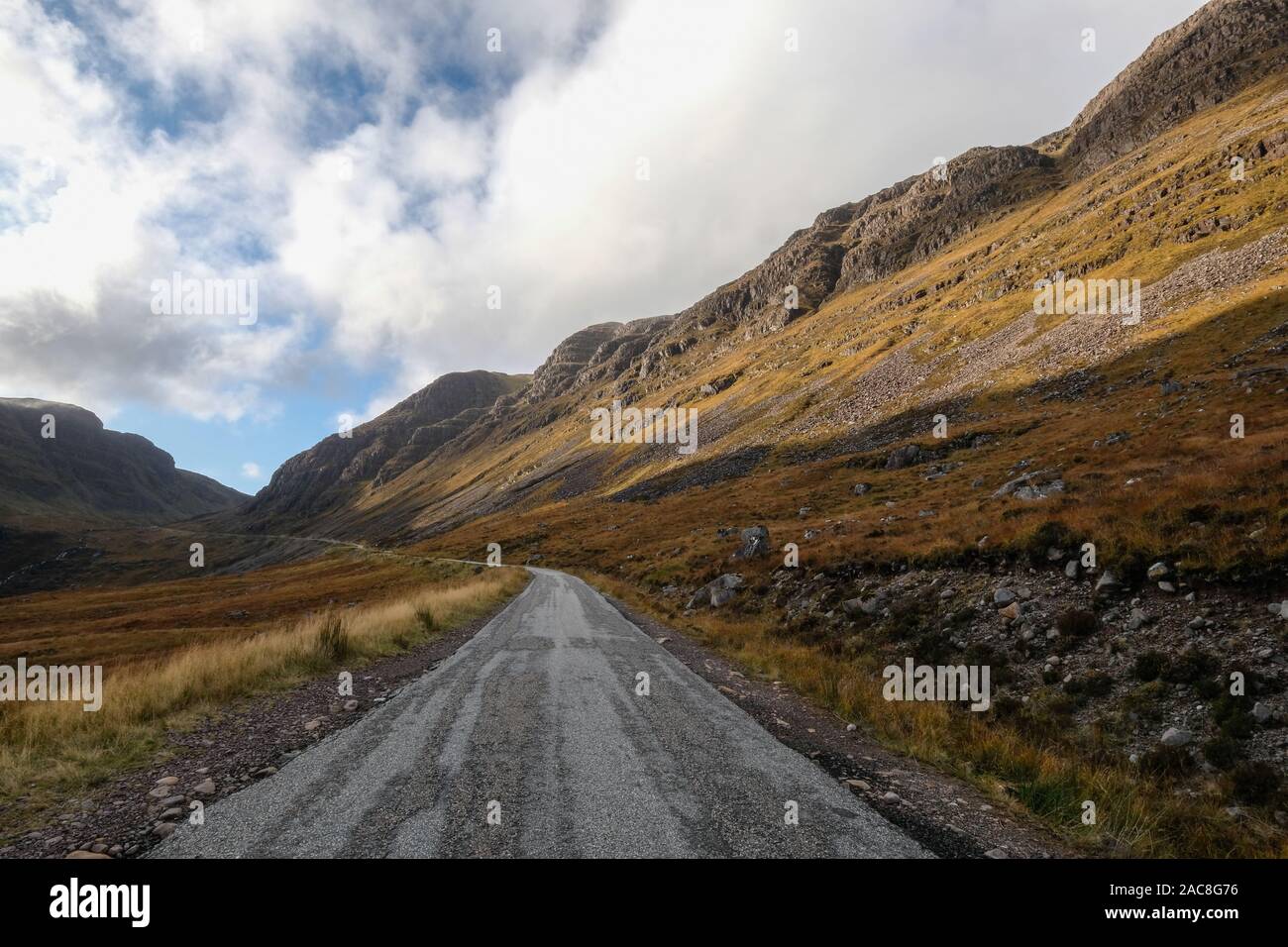 Single Track Road, Erbusaig, in den schottischen Highlands Stockfoto