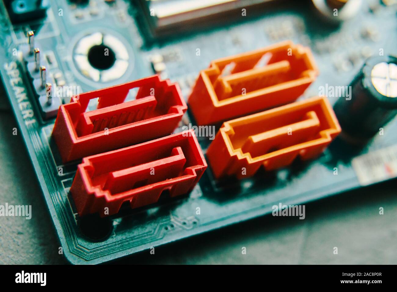 Bischkek, Kirgisistan - Juni 27, 2019: SATA-Anschluss. Computer Mainboard mit SATA-Ports. Stockfoto