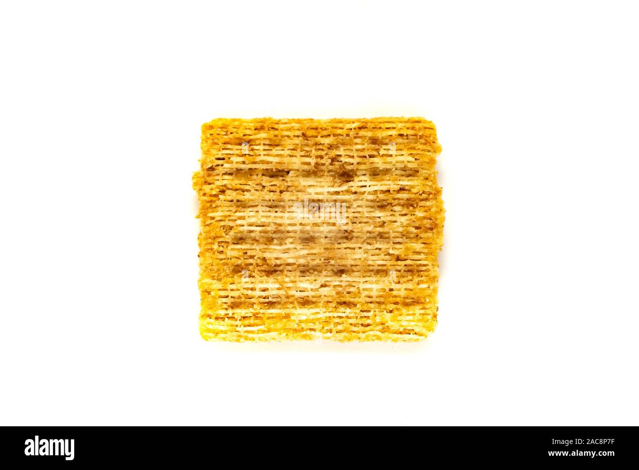 Eine einzelne Vorlage Triscuit Vollkorn Cracker, mit Meersalz, isoliert auf Weiss. Stockfoto