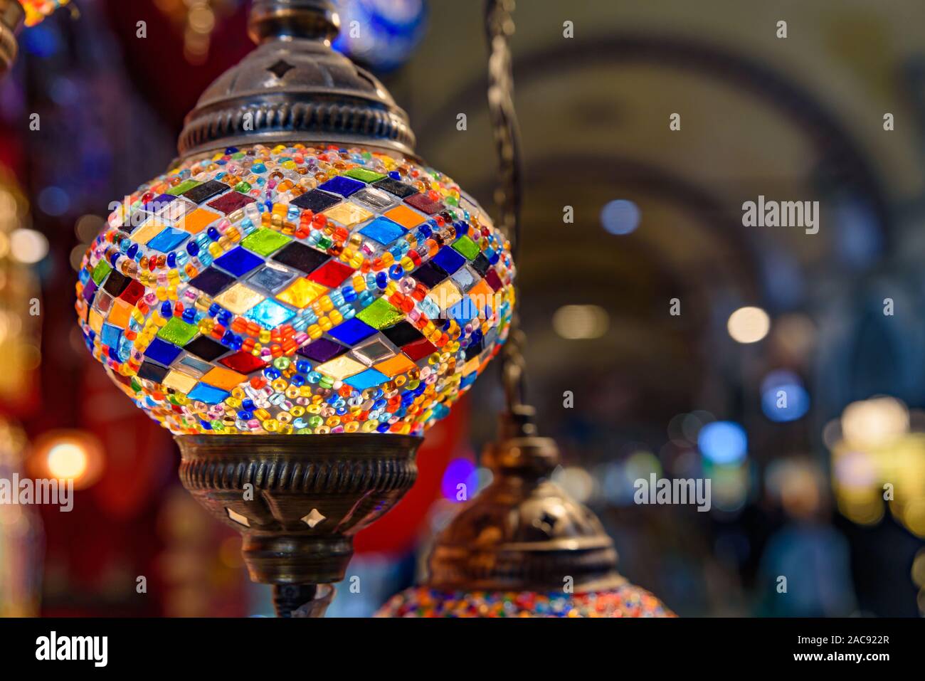 Bunte türkische Mosaik Lampen/Osmanischen Lichter in der Große Bazar, Istanbul, Türkei Stockfoto