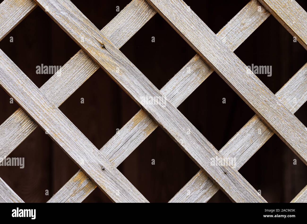 Holzgitterzaun aus holz Fotos und Bildmaterial in hoher Auflösung Alamy