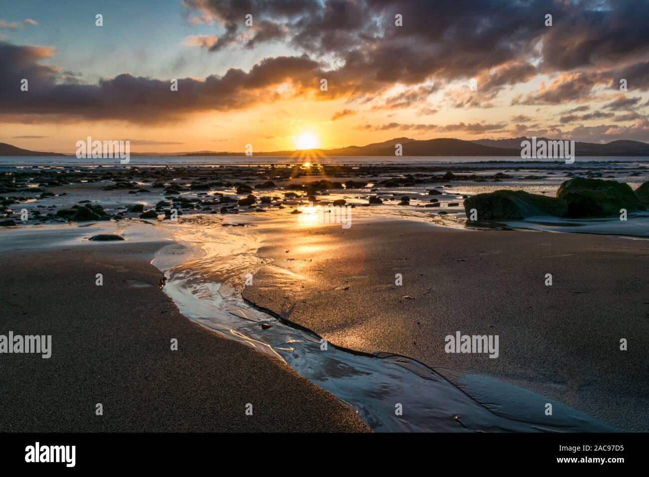 Dies ist die Sonne am Strand in Buncrana in Doengal Irland Stockfoto