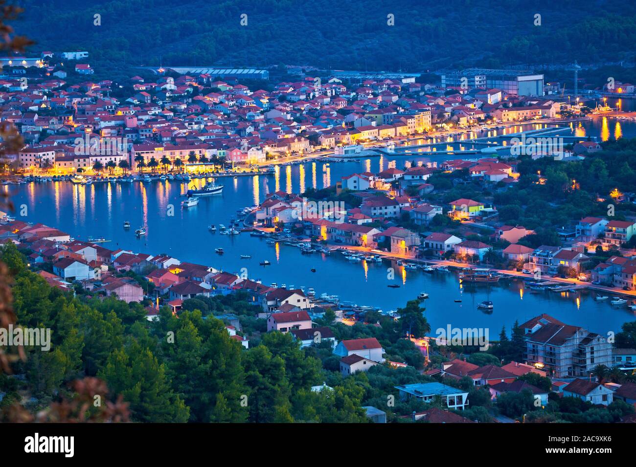 Korcula. Stadt von Vela Luka abend Panoramaaussicht, Insel Korcula, Dalmatien Region von Kroatien Stockfoto