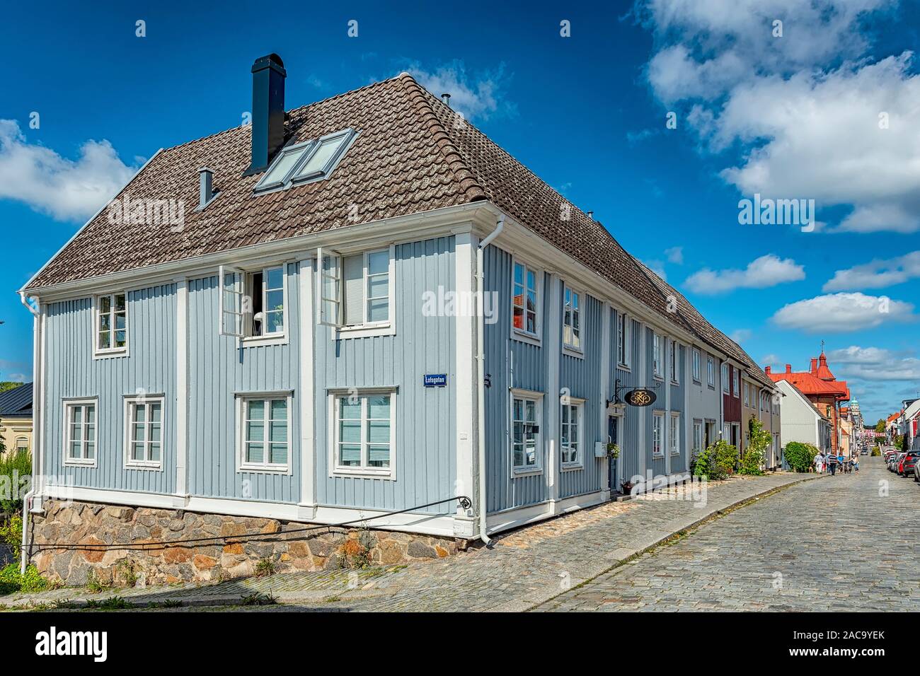 KARLSHAMN, Schweden - 24. AUGUST 2019: Eine typische Straße Blick von der Schwedischen Karlshamn. Stockfoto