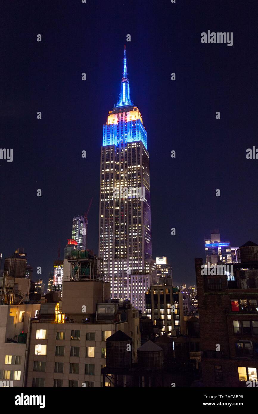 Empire State Building fotografiert von der Spyglass Bar auf der Dachterrasse, Archer Hotel, New York City, Vereinigte Staaten von Amerika. Stockfoto