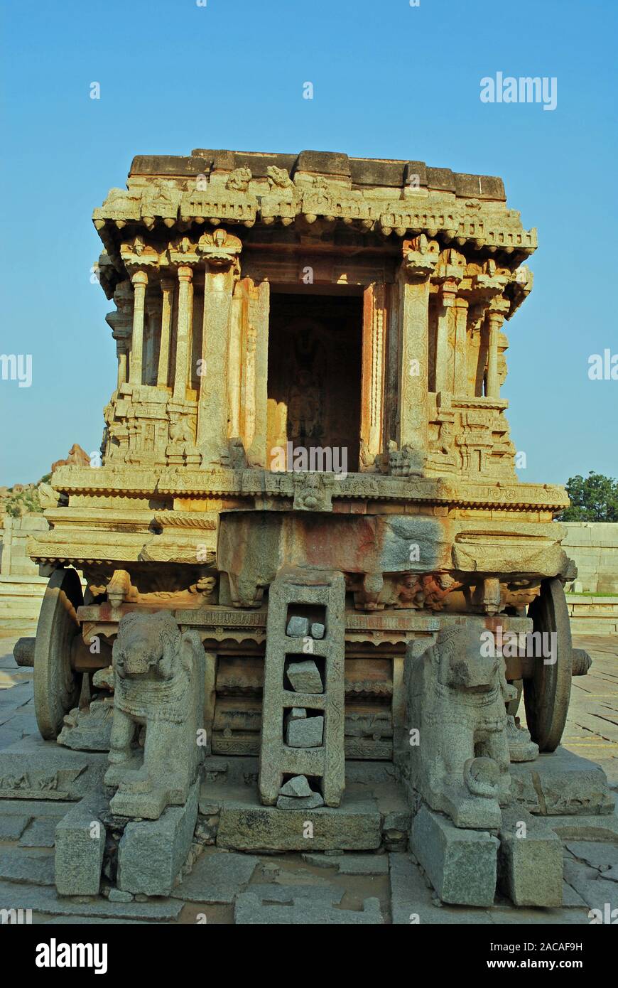 Stein - geschnitzte Wagen auf dem Boden des Vijaya Vittala Tempel in Hampi, Karnataka Stockfoto