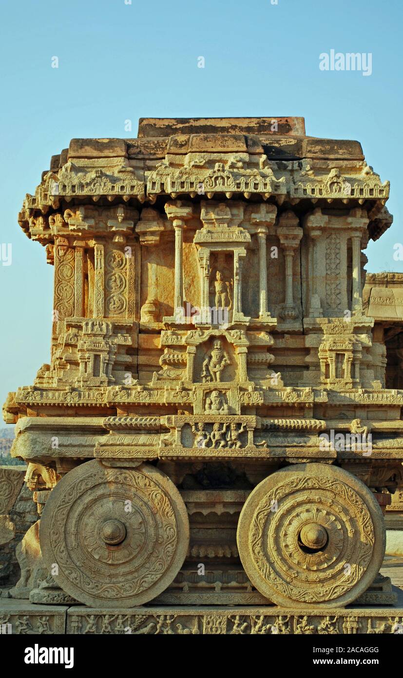 Stein - geschnitzte Wagen auf dem Boden des Vijaya Vittala Tempel in Hampi, Karnataka Stockfoto