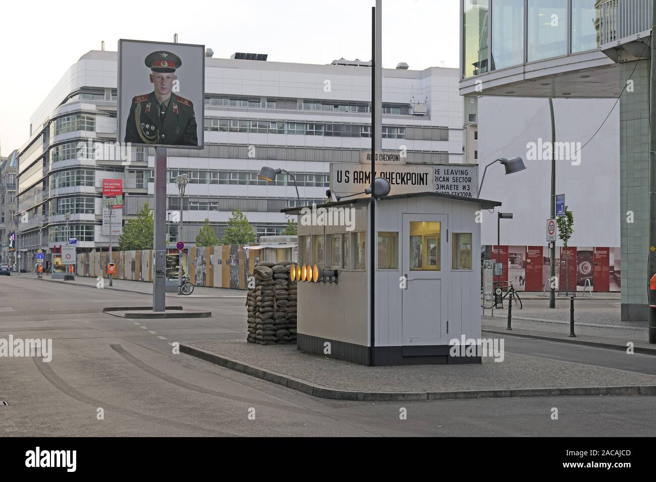Ehemaligen Grenzübergang für Diplomaten in Berlin, Friedrichstrasse, Checkpoint Charlie Stockfoto
