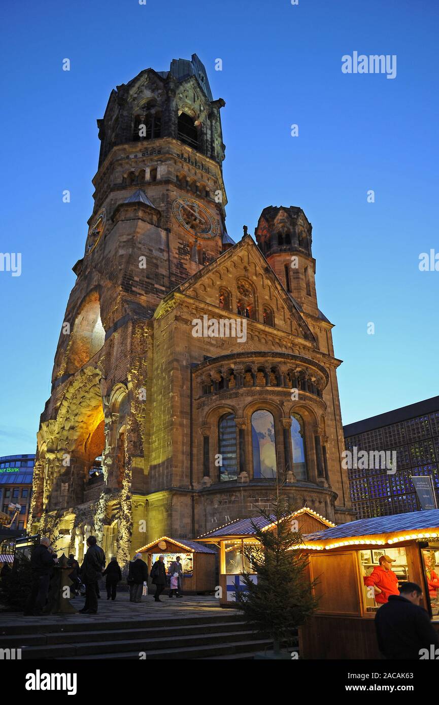 Weihnachtsmarkt vor der Kaiser Wilhelm Gedaechniskirche, Breitscheidplatz, Berlin Stockfoto