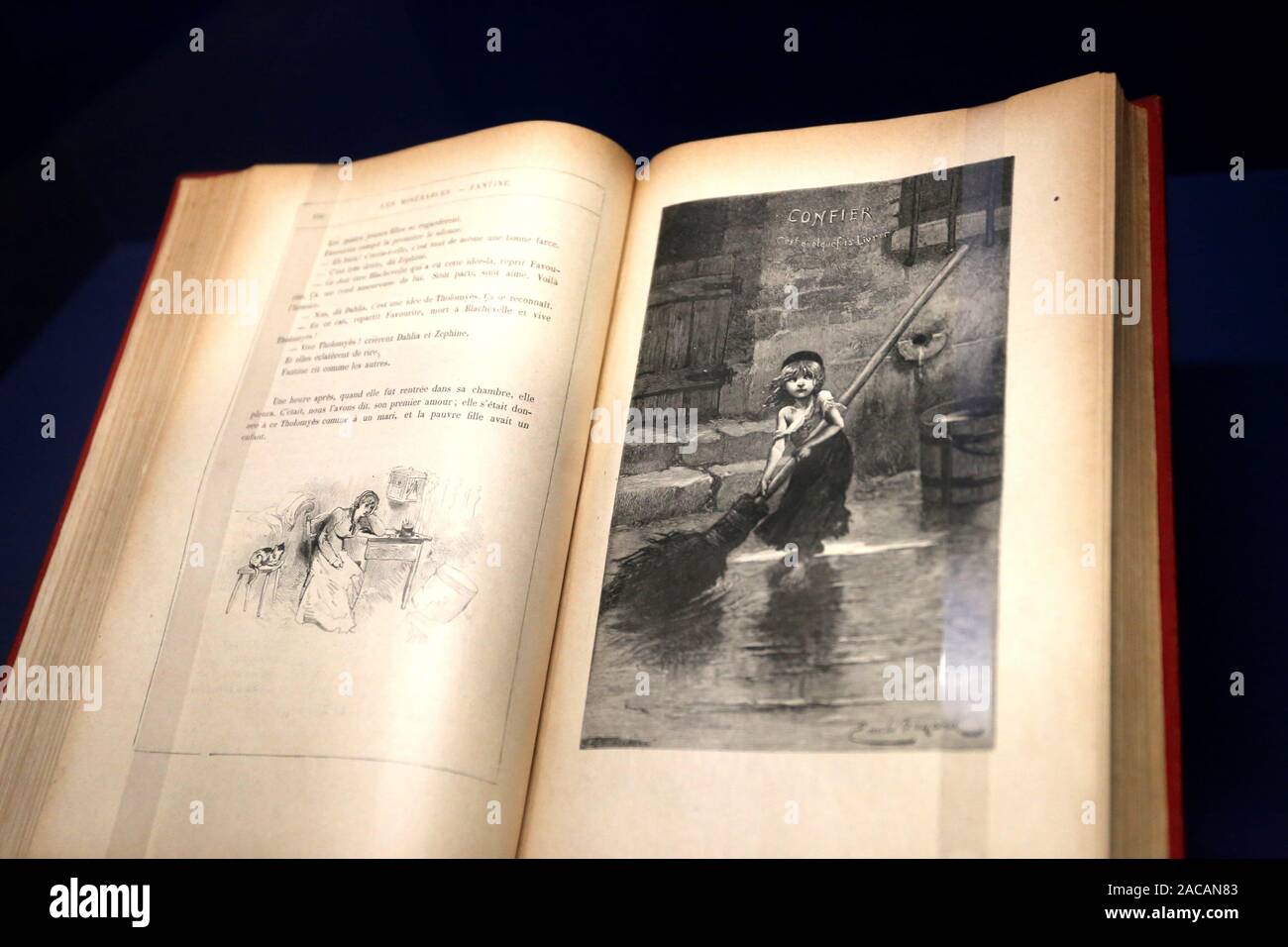 Shanghai, Shanghai, China. 2. Dez, 2019. Am 1. Dezember 2019, ''Victor Hugo: Das Herz des Genius'' wurde gemeinsam durch die Shanghai Pearl Art Museum und Paris Museum (ehemalige Residenz der Hugo, Paris). Die letzten vier Monate der Ausstellung ist die vollständige Ansicht der Hugo. Durch eine Reihe von Künstlern und Hugo die eigenen Werke das gesamte Spektrum des Lebens der Genius, einschließlich der chinesischen Komplex in die dekorative Kunst Werke zu zeigen, die ersten Konzentration des original Hugo's Gemälde und Skulptur, die für Hugo von Rodin. Credit: SIPA Asien/ZUMA Draht/Alamy leben Nachrichten Stockfoto