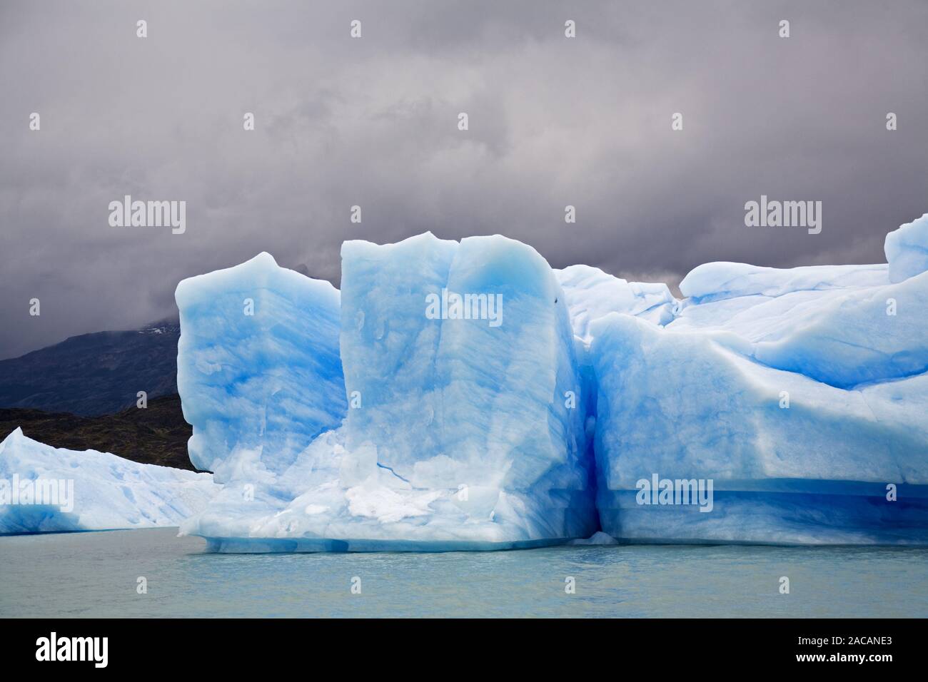 Eisberge an Spegazzini Gletscher am See Lago Argentino, Argentinien Stockfoto