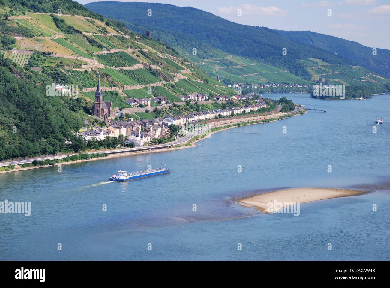 Blick auf das romantische Rheintal und Lorchhausen, UNESCO Welterbe Oberes Mittelrheintal, Hessen, Deutschland, Europa Stockfoto