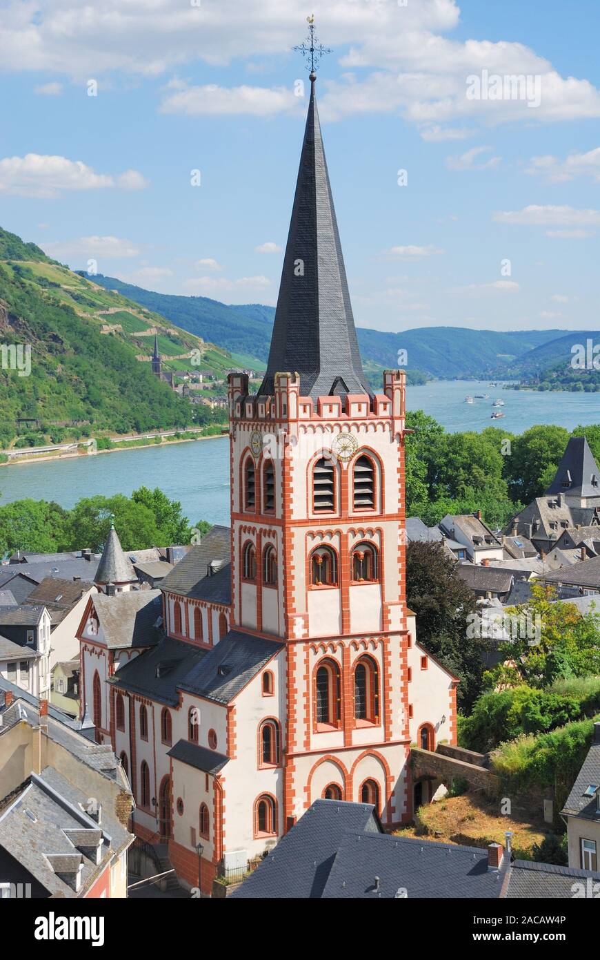 Blick auf St. Peter&#39;s Kirche in alten Bacharch, Unesco Welterbe Oberes Mittelrheintal, Bacharach, Rheinland-Pfalz Stockfoto
