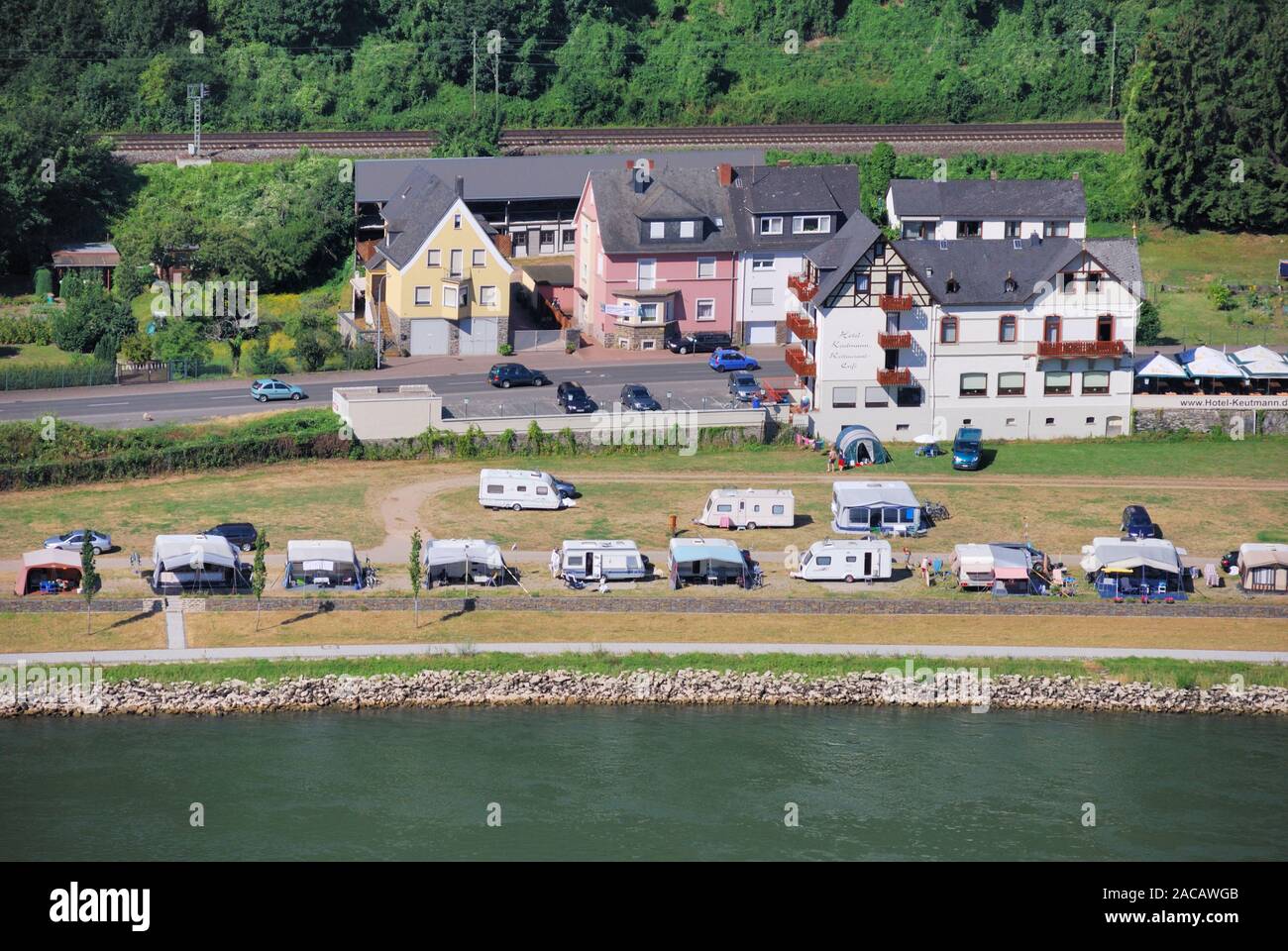 Campingplatz gegenüber von St. Goarshausen am Rhein, Rheinland-Pfalz, Deutschland, Europa Stockfoto
