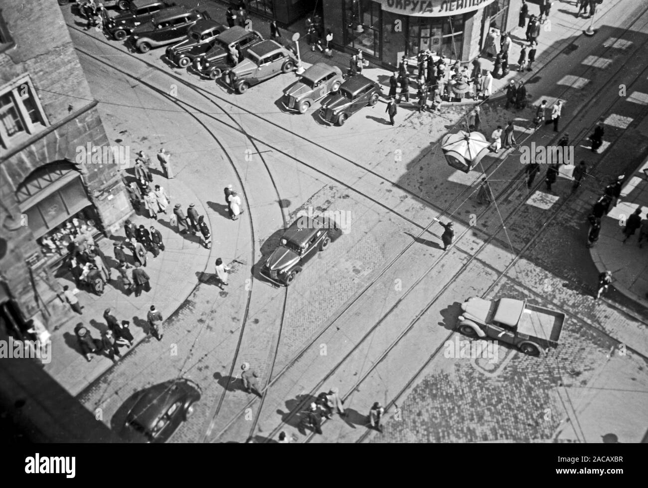 Luftaufnahme in Verkehr in der Leipziger Innenstadt, Sachsen, Deutschland, 1948. Luftaufnahme auf den Verkehr in der Innenstadt von Leipzig, Sachsen, Deutschland, 1948. Stockfoto