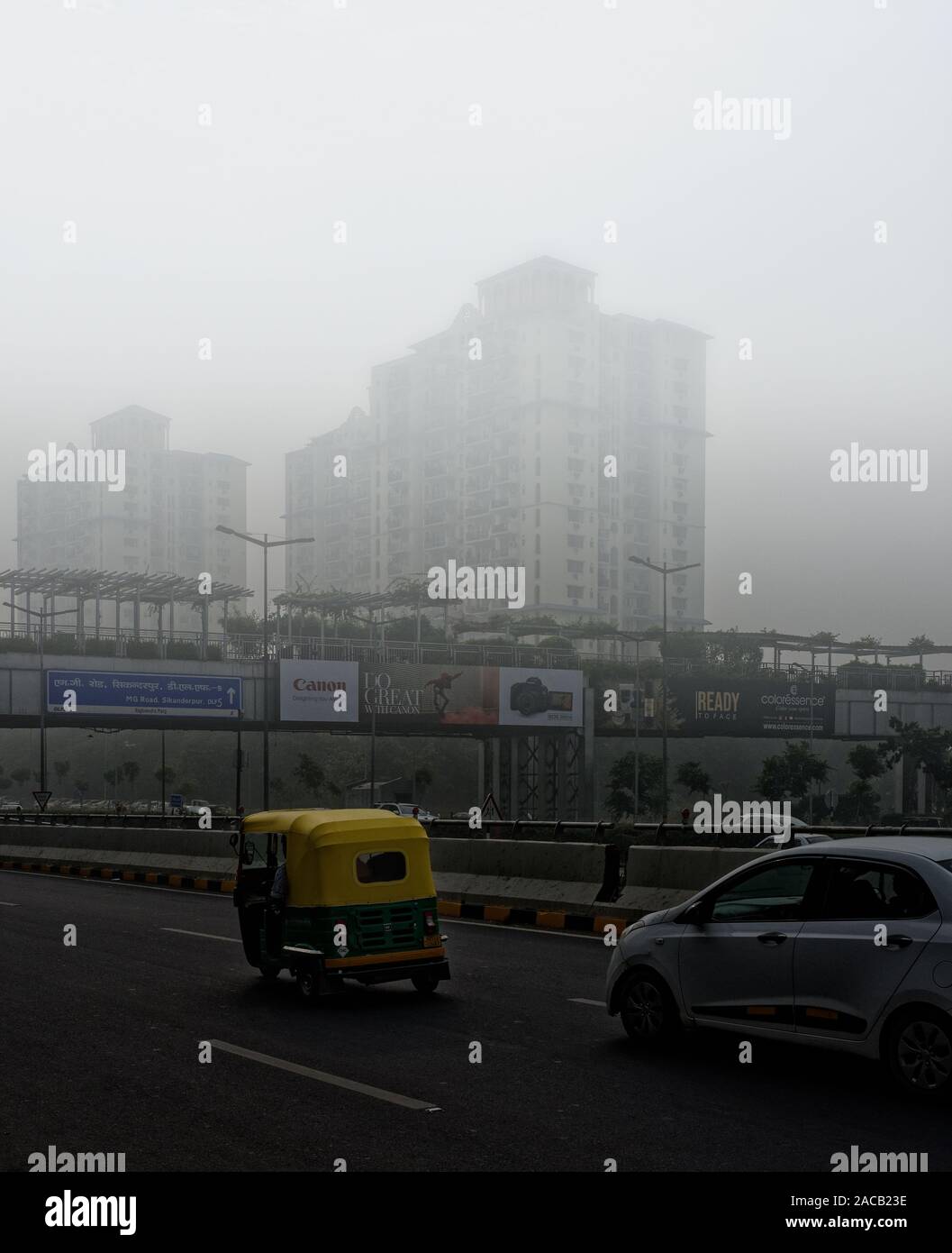 Gefährliche Smog über Gurgaon, die Delhi gesundheitliches Problem, Haryana, Indien Stockfoto