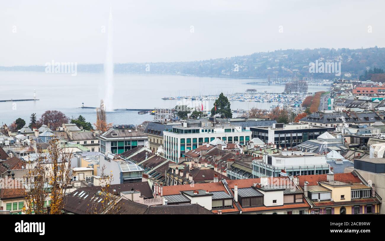 Genf, Schweiz. Panoramablick Blick aus der Vogelperspektive Stadtbild der alten zentralen Stadtteil. Genfer See mit Springbrunnen Stockfoto