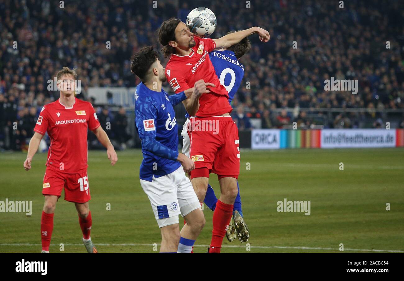 Firo: 29.11.2019, Fußball, 2019/2020 1. Bundesliga FC Schalke 04 - Union Berlin 2:1 Duelle, Neven Subotic | Verwendung weltweit Stockfoto