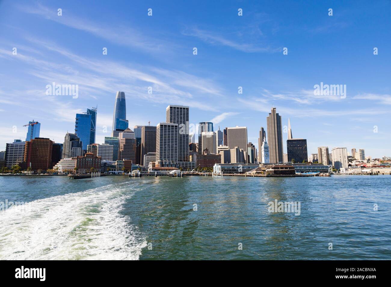 San Francisco Skyline von der Bucht aus gesehen. Kalifornien, Vereinigte Staaten von Amerika Stockfoto