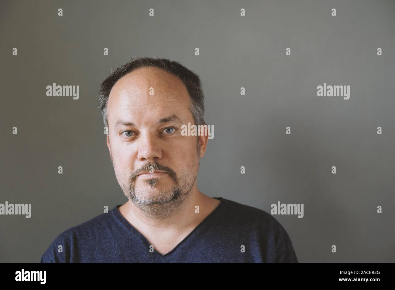 Im mittleren Alter die vierzig Mann mit Schnurrbart Bart Stockfoto