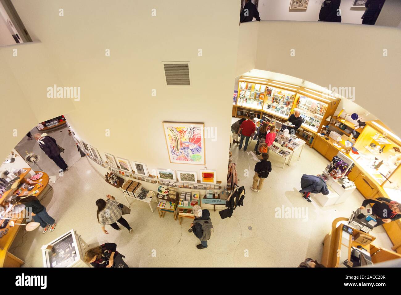 Geschenk Shop im Guggenheim Museum, Fifth Avenue, Manhattan, New York City, Vereinigte Staaten von Amerika Stockfotografie