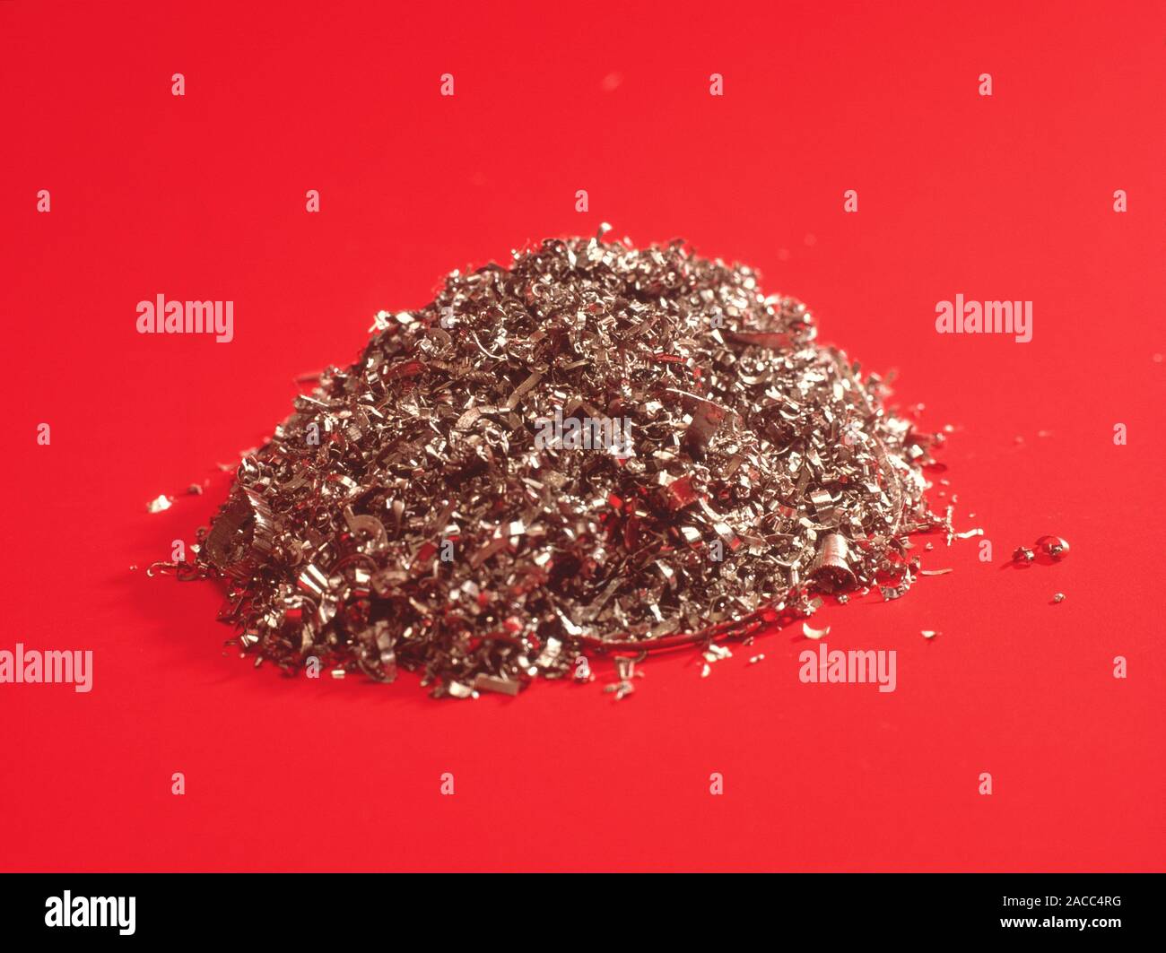 Aluminium Späne. Dieser Stapel aus Aluminium wiegt 27 Gramm und stellt ...